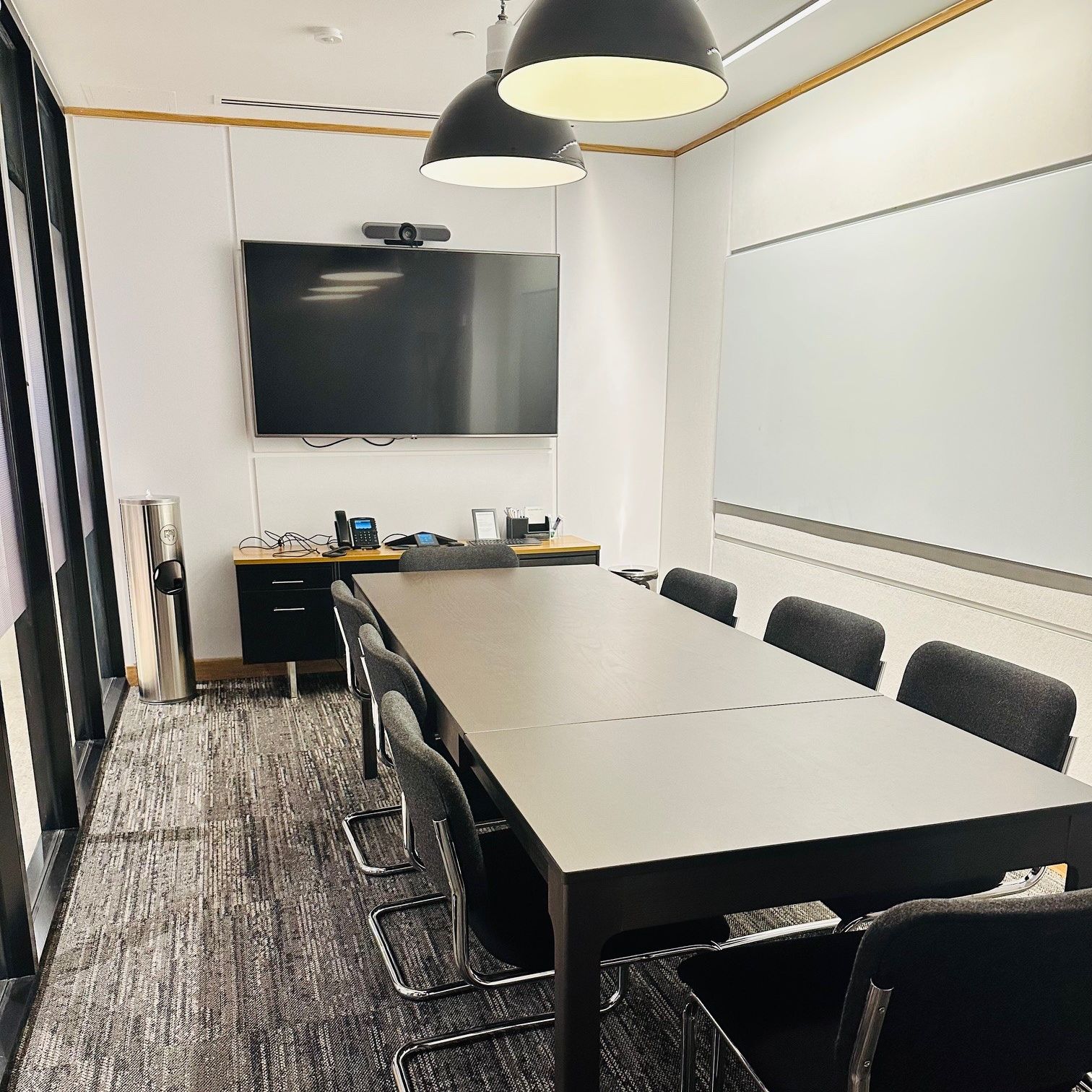 Corporate Suites at 880 Third Avenue  Meeting Room Product Image
